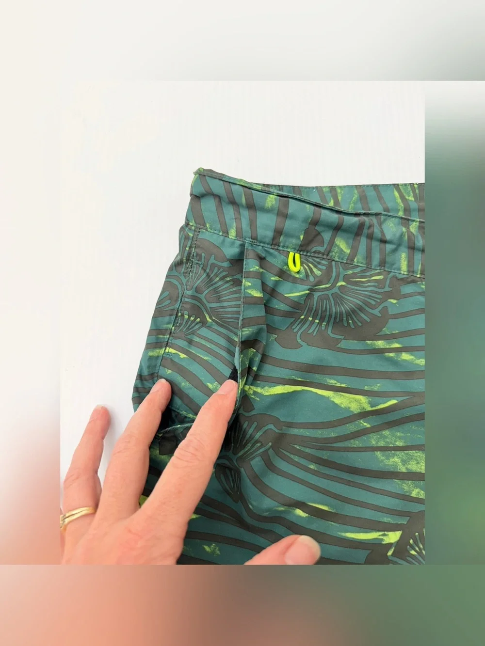 Scotch & Soda Men's Green Patterned Swim Shorts - S